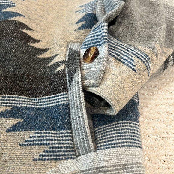 Jess Crum x Hazel & Olive Blue Gray Aztec Pattern Shacket Jacket New - Picture 3 of 9